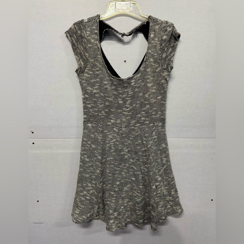 Striped Black and White Women's Dress (SIZE M)